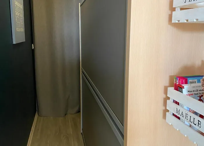 C208 Avec Terrasse Proche 아파트