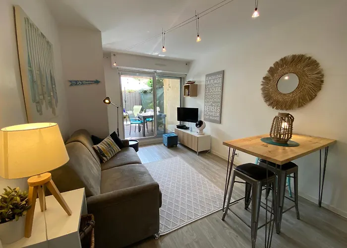 C208 Avec Terrasse Proche 아파트 *