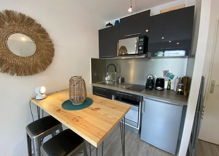 C208 Avec Terrasse Proche 아파트 *