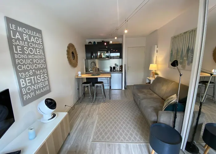 C208 Avec Terrasse Proche 아파트