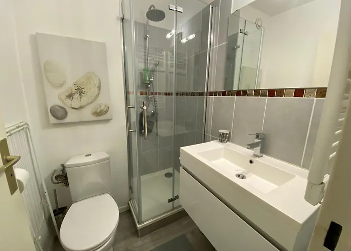 شقة C208 Avec Terrasse Proche *